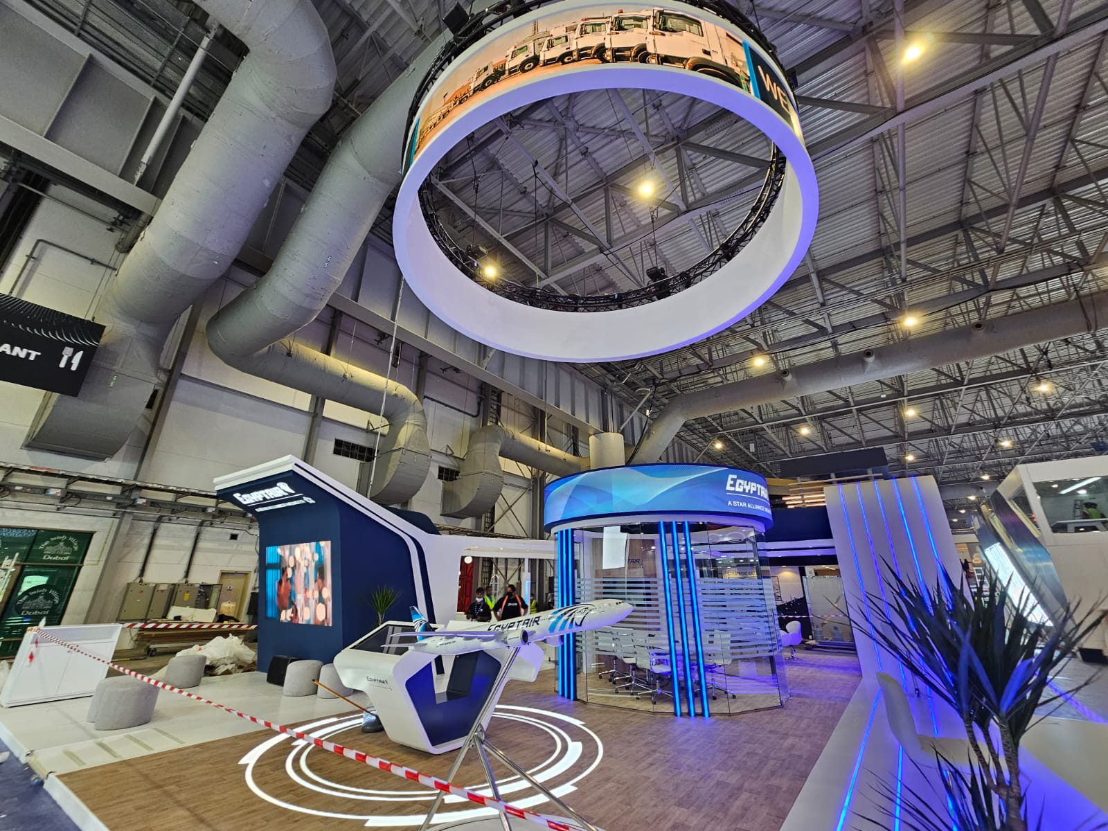 5 Stand Design Secrets to Maximize Footfall at Your Next UAE Trade Show - UMi